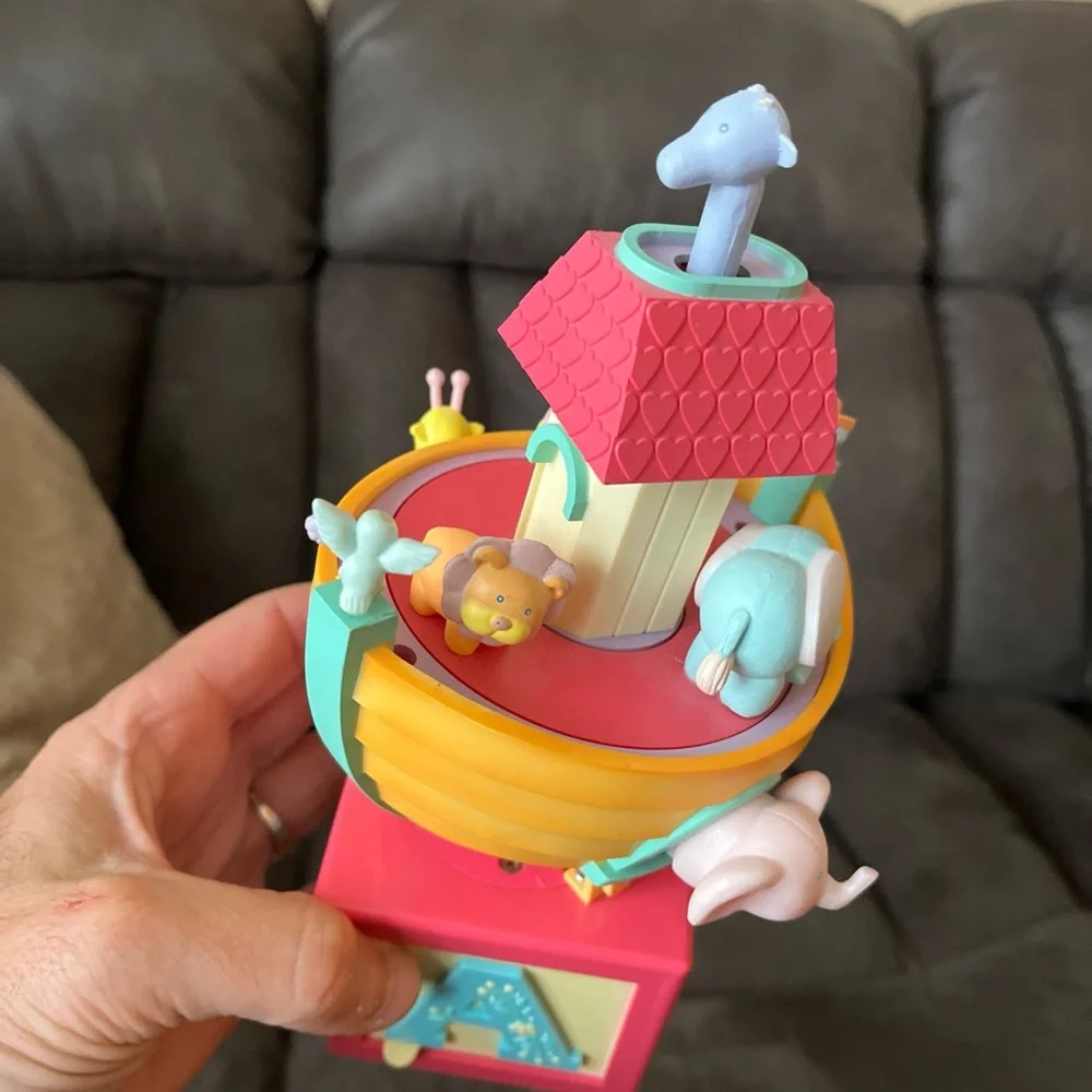 Vintage Enesco Moments Collection, musical Noah's Ark. Perfect!